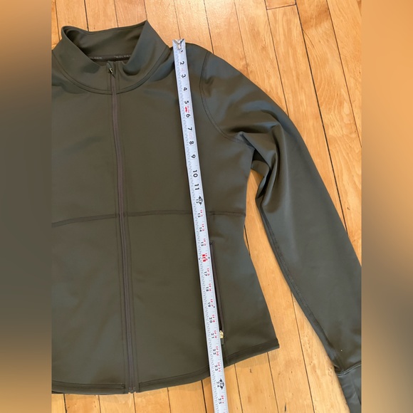 Aritzia Golden Heatform Relay Zip-Up in Dark Olive - Picture 8 of 10